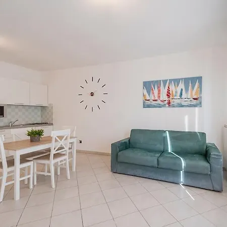 Apartment Fronte Mare-piscina- Pista Ciclabile Imperia